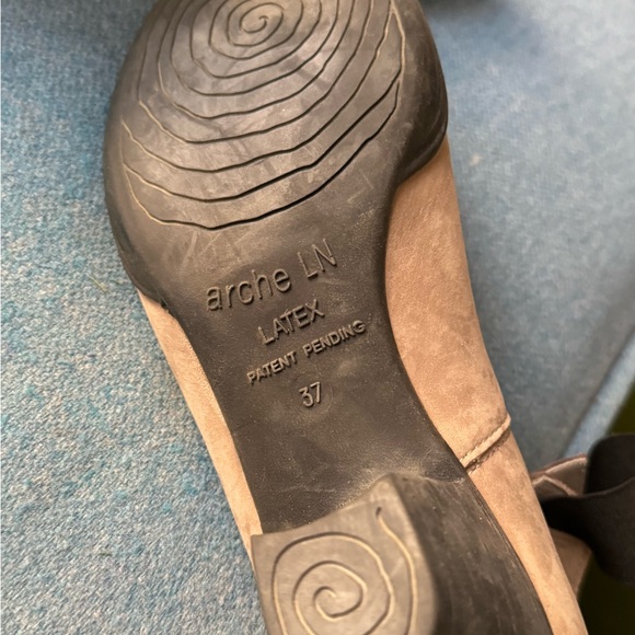 Grey Arche low heals. Arche is a French design. - Picture 5 of 9